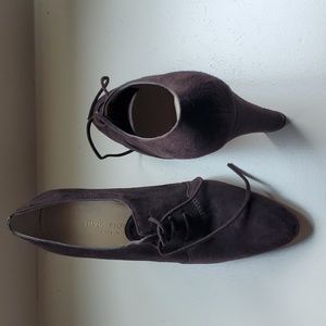 Silvia Fiorentina dark brown suede tie pump, size 6.5